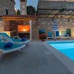 Amazing Home In Klek * Klek
