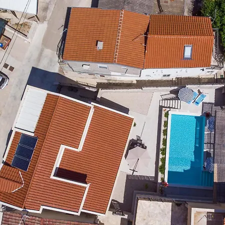Beach Front Home In Klek Feriehus *