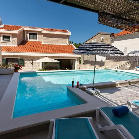 Beach Front Home In Klek